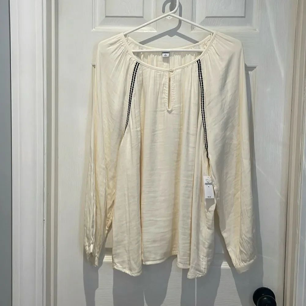 NWT Old Navy blouse with keyhole detail SZ Xlarge